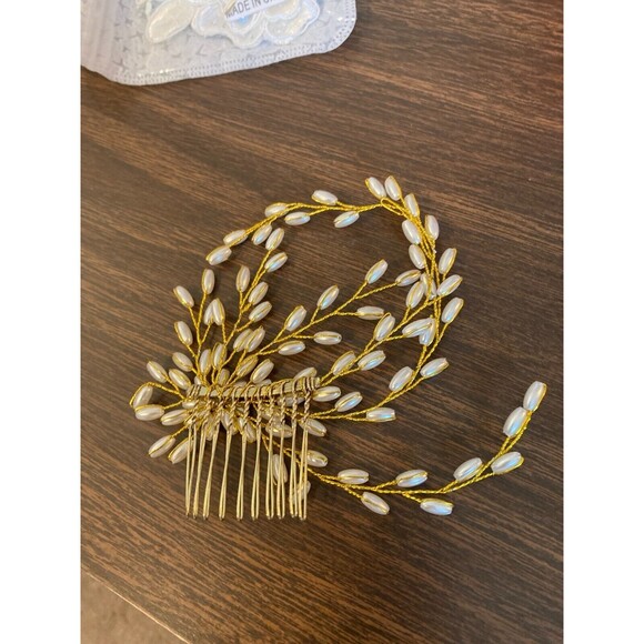 Bridal Accessories - New Garter w/ Sky Blue Details and Pearl/Gold Colored Comb - Picture 4 of 4